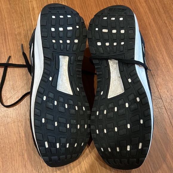 Men’s Adidas sneakers size 7 - Picture 4 of 4